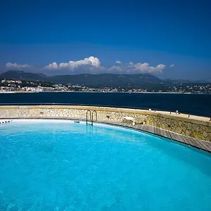 https://hotel-le-delos.fr-provencehotel.com